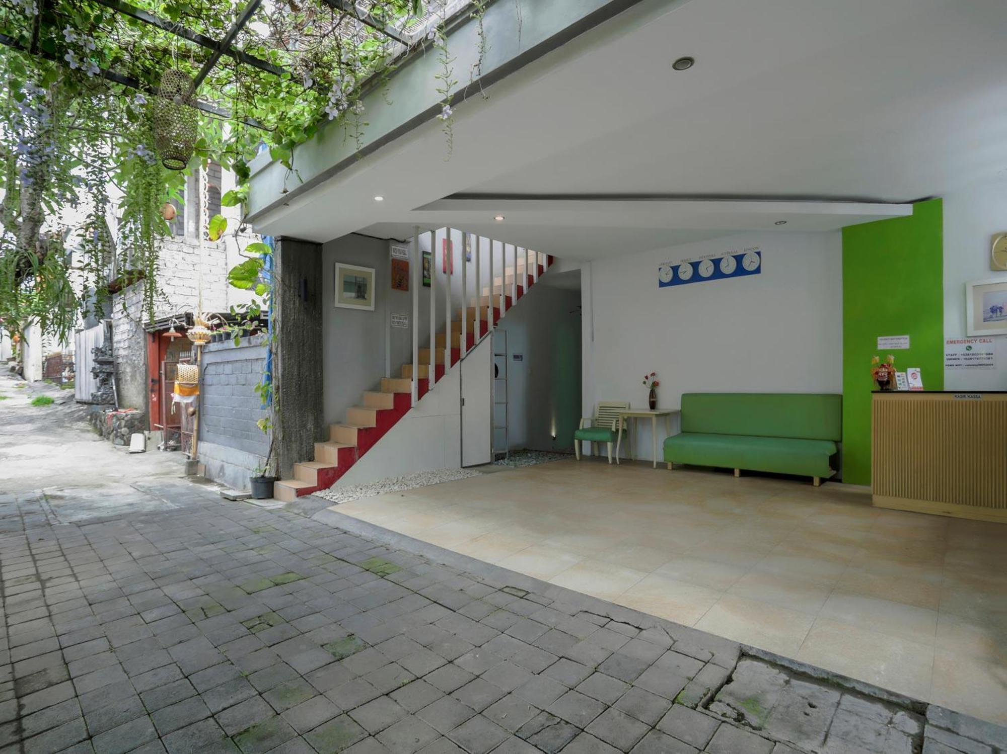 Oyo 3852 Valomia Guest House Denpasar  Exterior photo